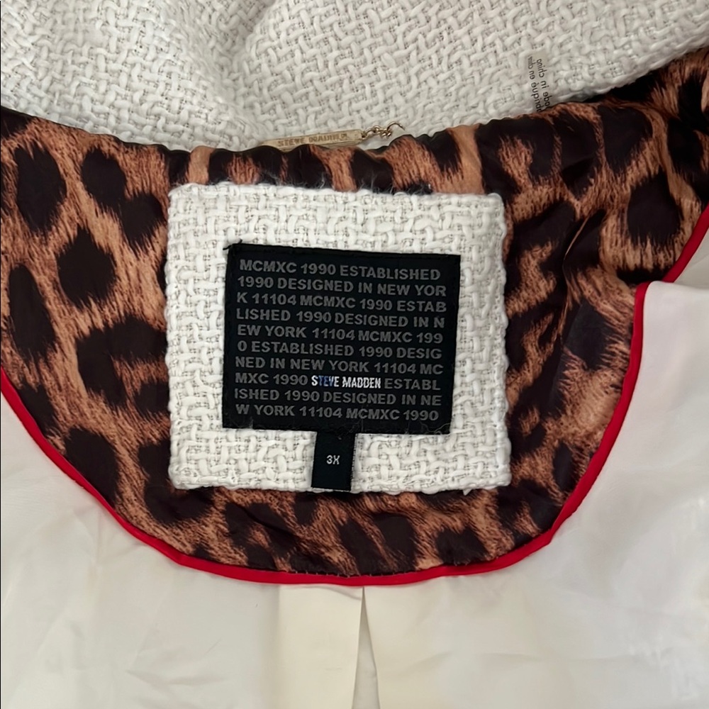 Steve Madden White Cape with Hood and Belt - Picture 8 of 9